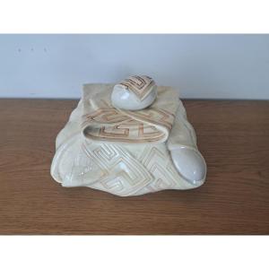 Sarreguemines , Majolica Trompe l'Oeil Eggs And Greek-style Tea Towel , Late 19th Century.