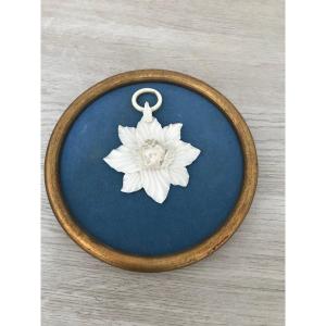Very Pretty Crib Angel Mounted On Frame