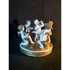 Groupe Porcelaine Enfants Colin Maillard,Capodimonte.