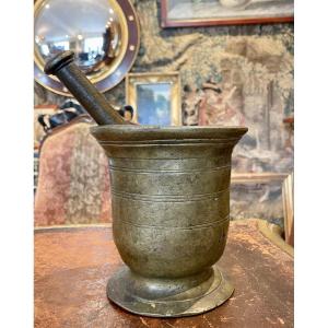 Grand Mortier Ancien En Bronze Et Son Pilon 