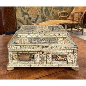 Mamouth Ivory Box Kholmoghory Siberia