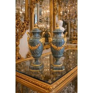  Cassolettes, Vases, Bronze And Green Marble Flag