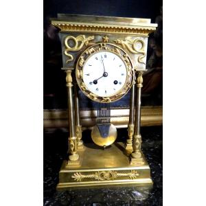 Pendulum Portico A Colonnade Empire - Restoration In Gilt Bronze Period Early Nineteenth