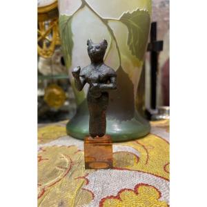 Egyptian Bronze Statuette With Red Patina, 26th Dynasty, On A Base 