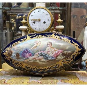 Sèvres Antique Large Candy Box In Porcelain With Romantic Angel Design Signed