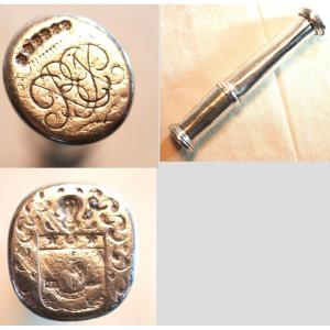 Silver Wax Case Forming A Double Seal, One With A Coat Of Arms, The Other With Intertwined Numbers, 18th Century