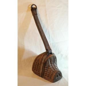 Norman Amazon Carved Wooden Stirrup Clog, 19th Century Lis25etr001