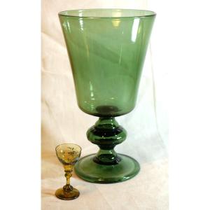 Huge Green Wedding Glass From The 19th Century. Height 27 Cm (lib). 