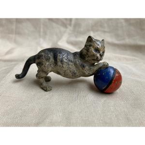 Vienne’bronze: Cat Playing With A Ball