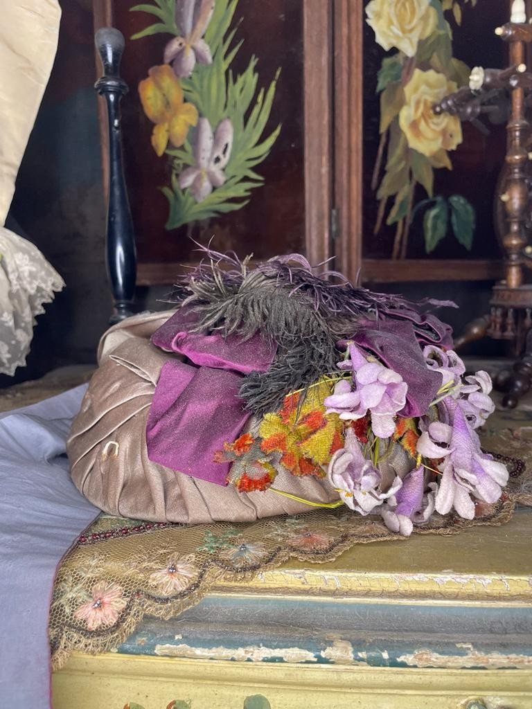 Cappello con fiori e piume della fine del XIX secolo-photo-2