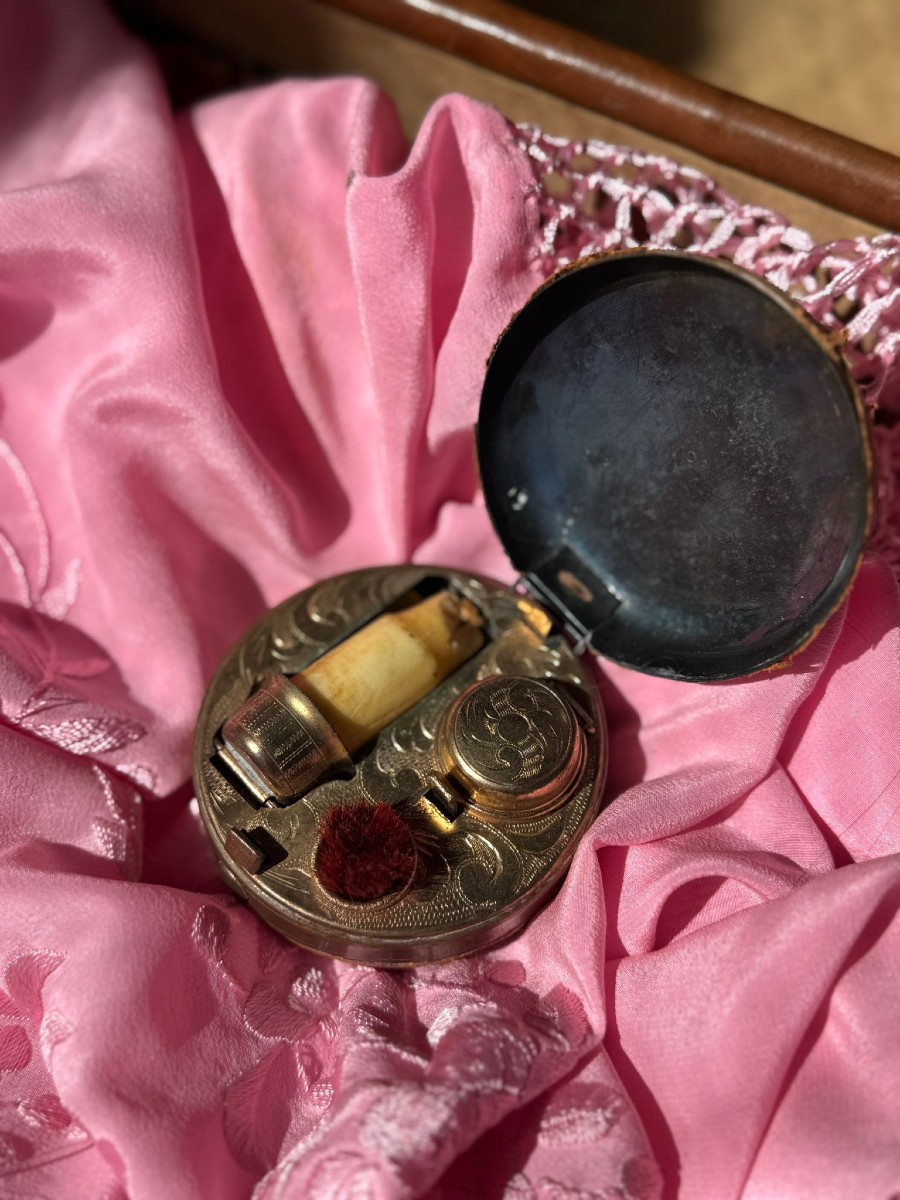 Antico calamaio in miniatura da viaggio