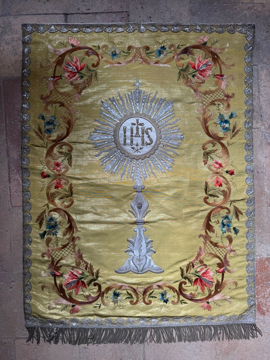 Antico ricamo religioso