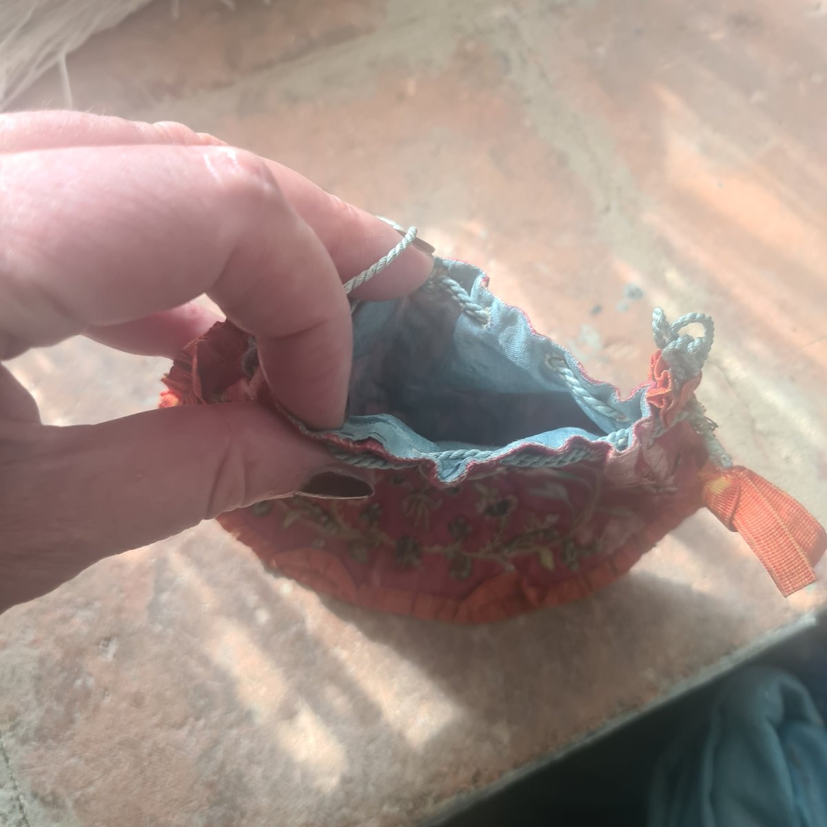 Antica borsetta portaostie ricamata fine 1700-photo-4