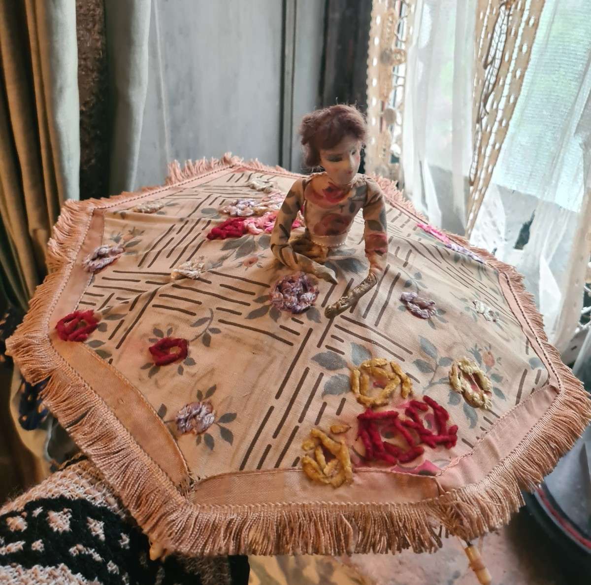 Ombrellino da bambina con bambola incorporata