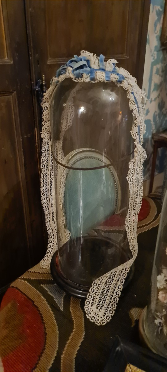 Antica "barbe" in pizzi e nastri