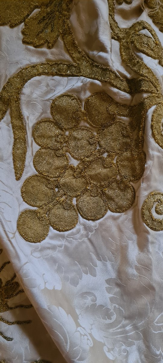 Drapo religioso con applicazioni in filo d'oro-photo-2