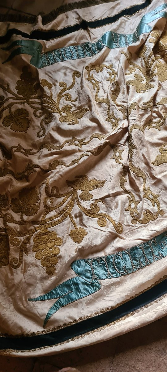 Drapo religioso con applicazioni in filo d'oro-photo-3