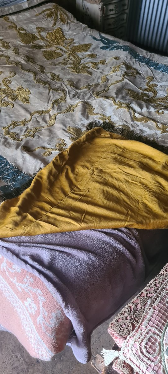 Drapo religioso con applicazioni in filo d'oro-photo-2