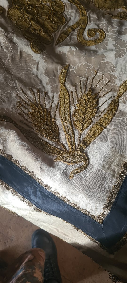 Drapo religioso con applicazioni in filo d'oro-photo-4