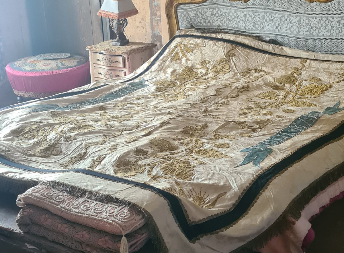 Drapo religioso con applicazioni in filo d'oro