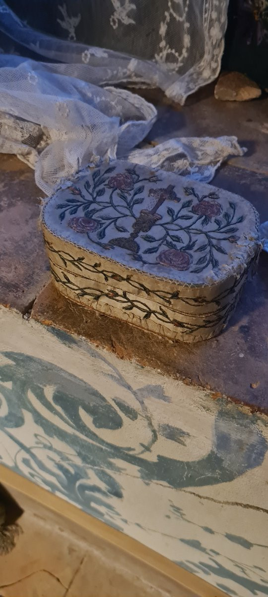 Scatola del 700 ricamata-photo-2