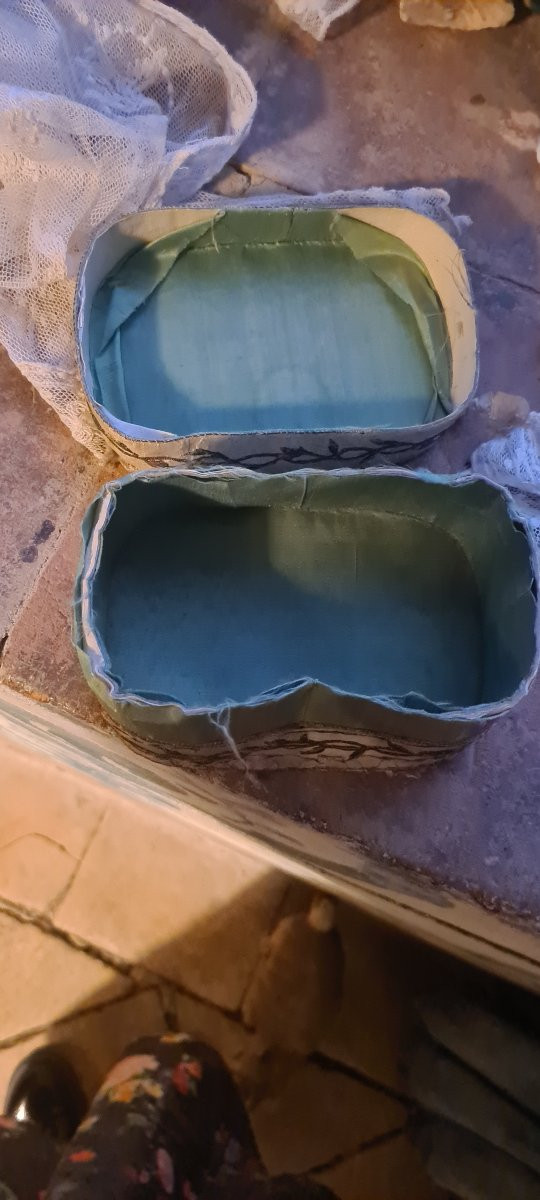 Scatola del 700 ricamata-photo-3