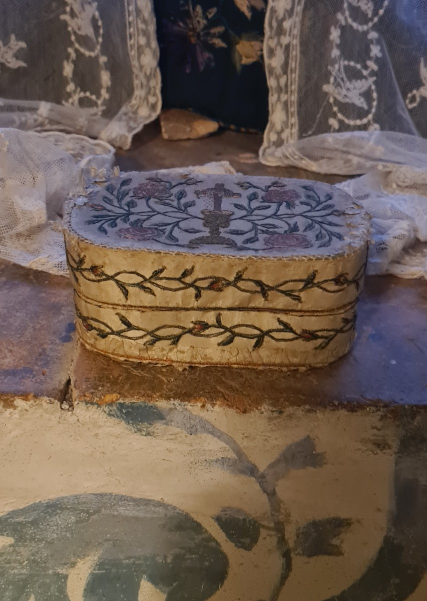 Scatola del 700 ricamata