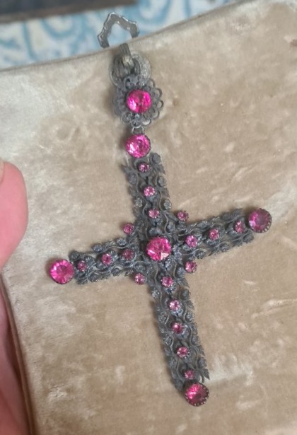 Croce del 800 in argento con strass