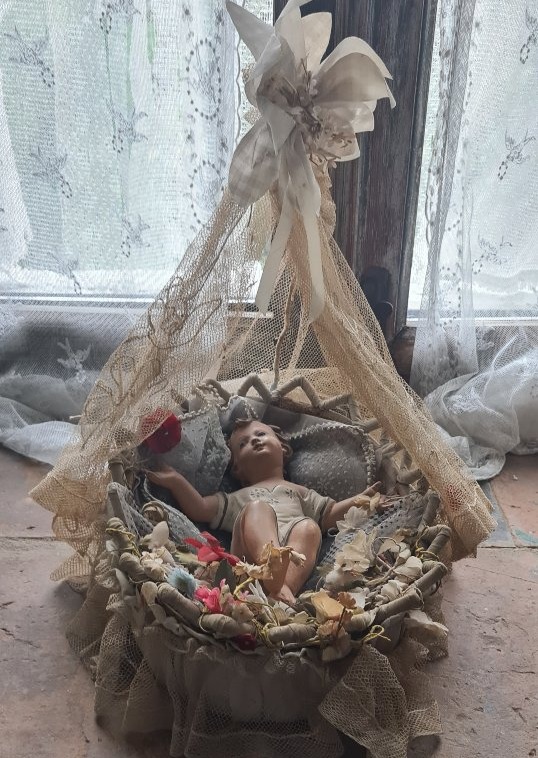 Bambino Jesu nella sua culla