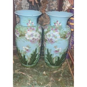 Coppia di vasi in opalina dipinti