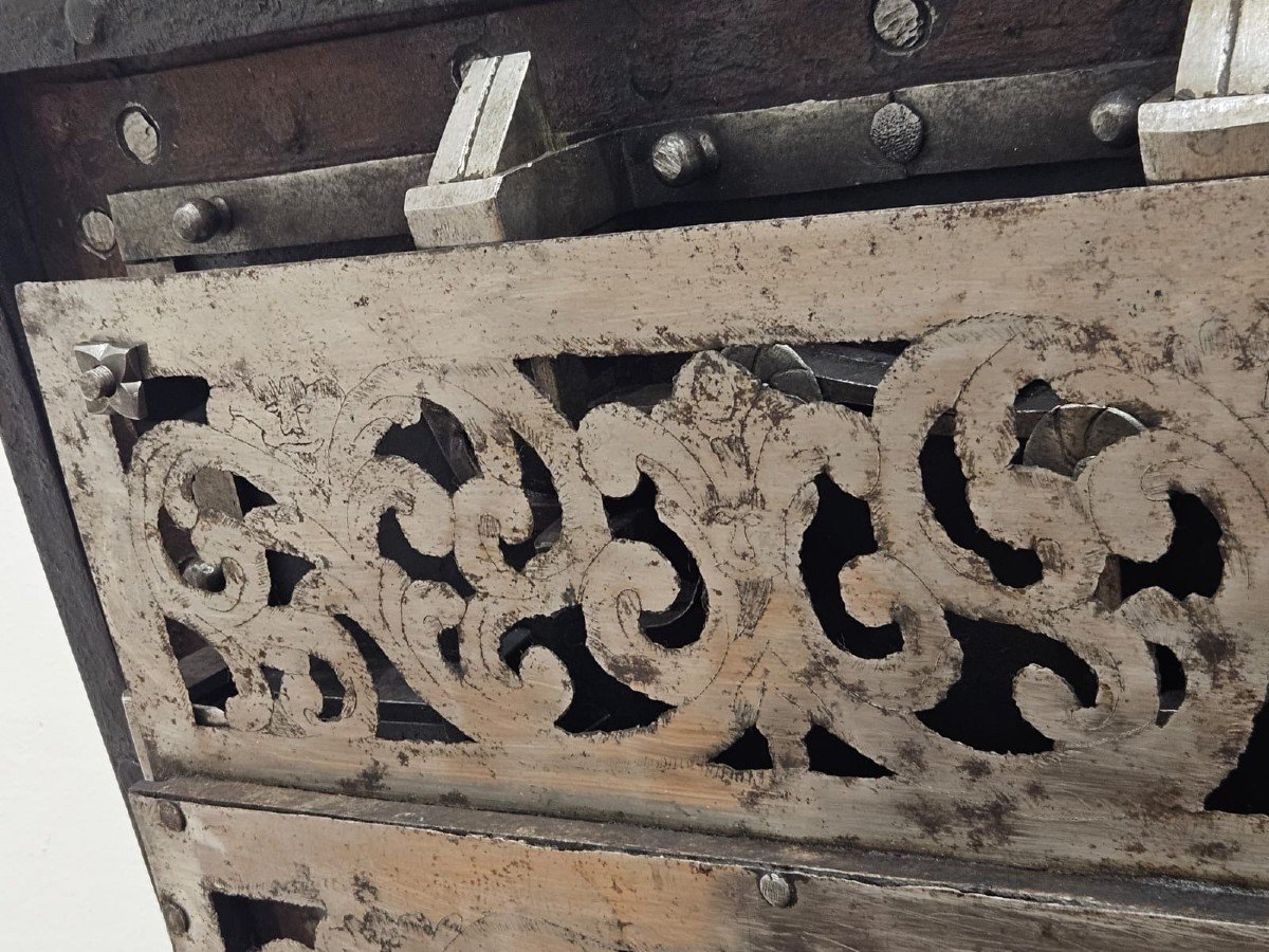 Antico forziere in ferro borchiato - Fine XVII Sec.-photo-3