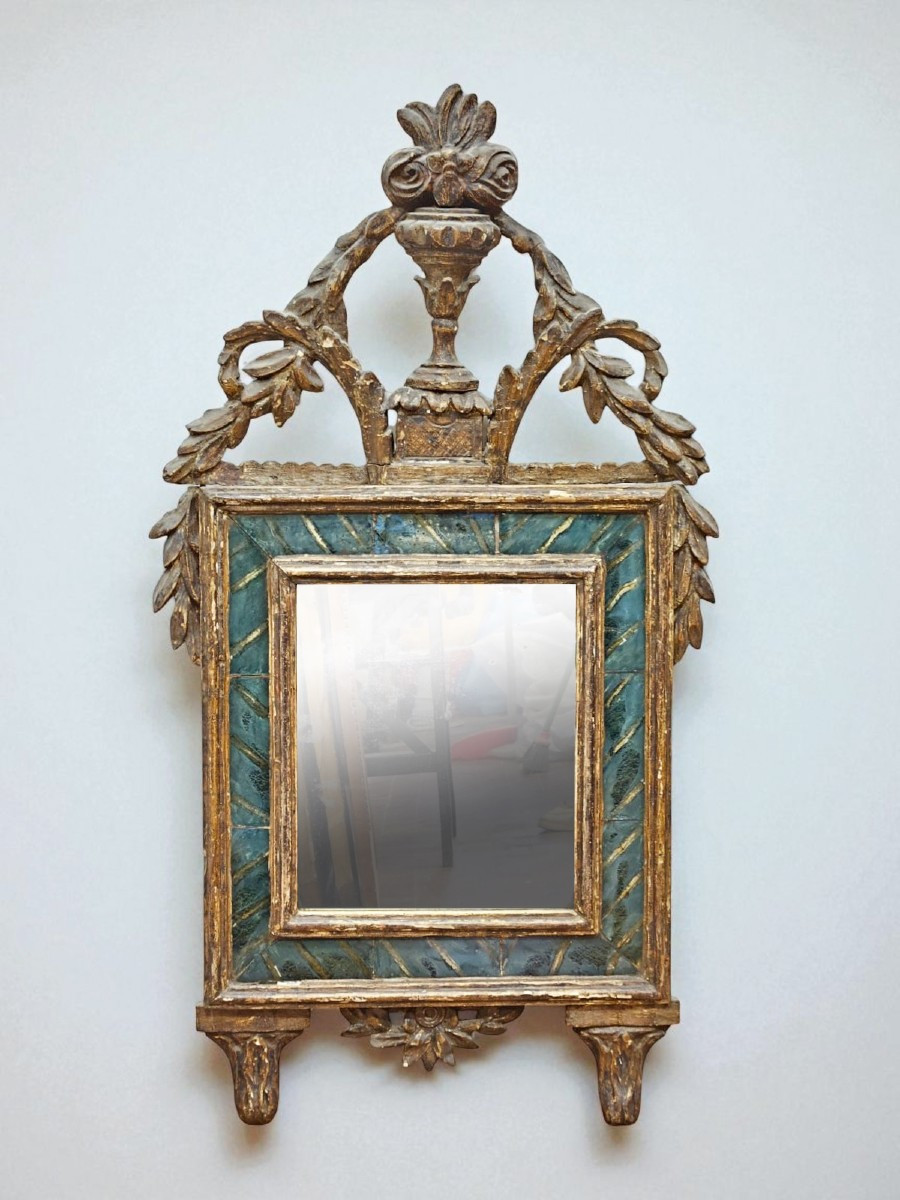 Specchiera dorata a mecca con inserti in vetro verde – XVIII secolo