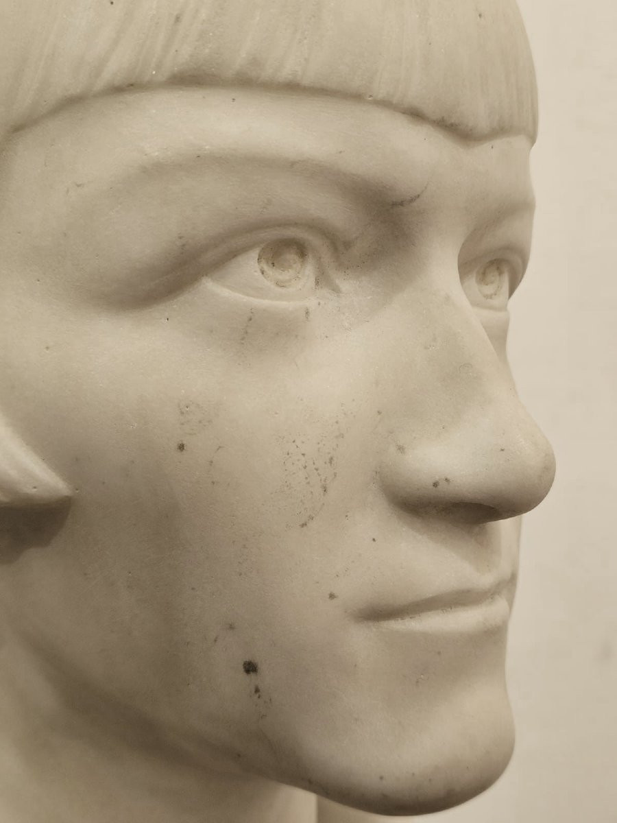 Busto femminile in marmo – Italia, periodo 1920–1930-photo-3