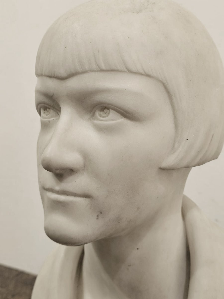 Busto femminile in marmo – Italia, periodo 1920–1930-photo-4
