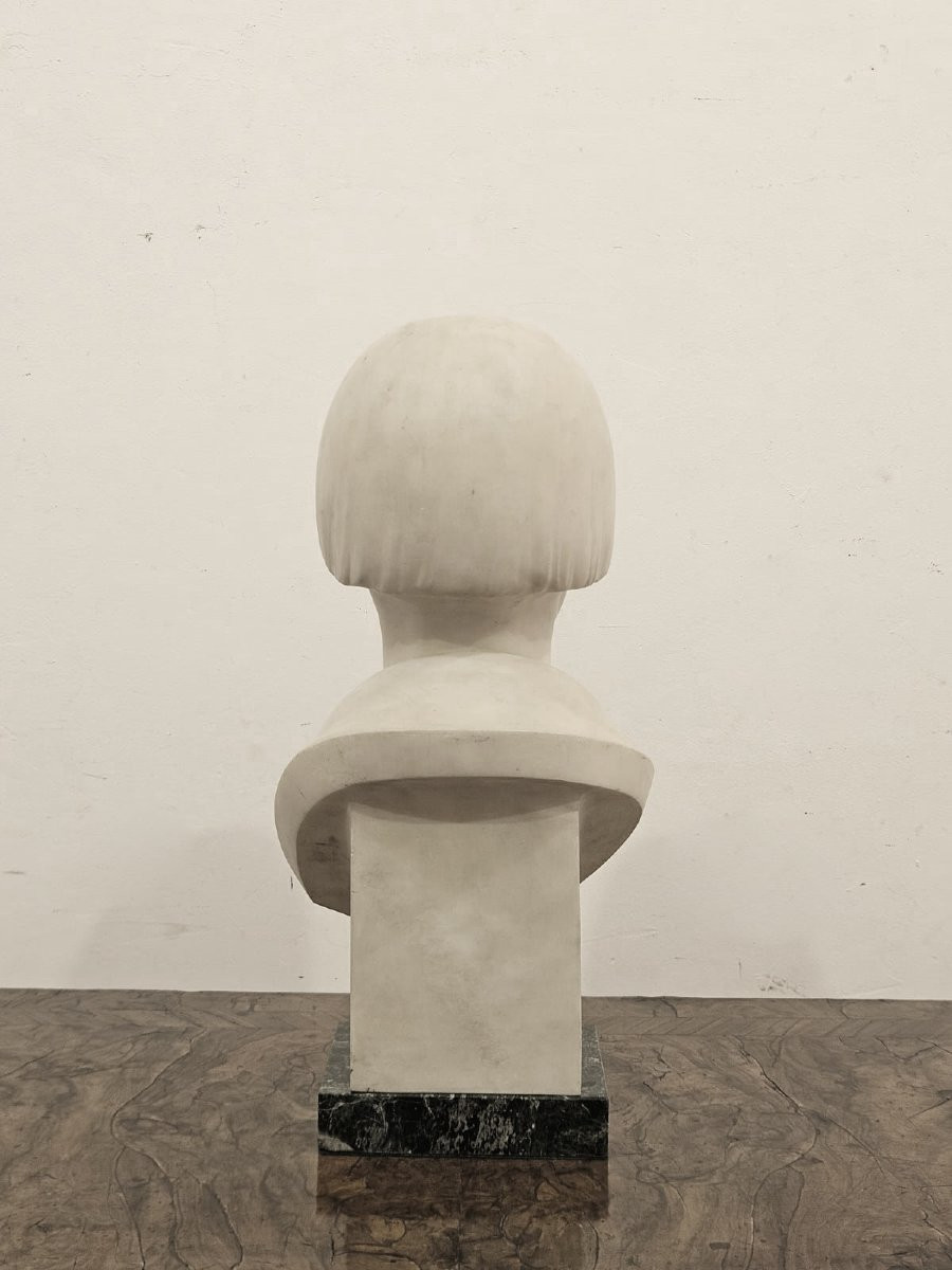 Busto femminile in marmo – Italia, periodo 1920–1930-photo-3