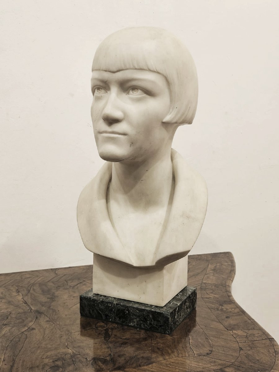 Busto femminile in marmo – Italia, periodo 1920–1930-photo-4