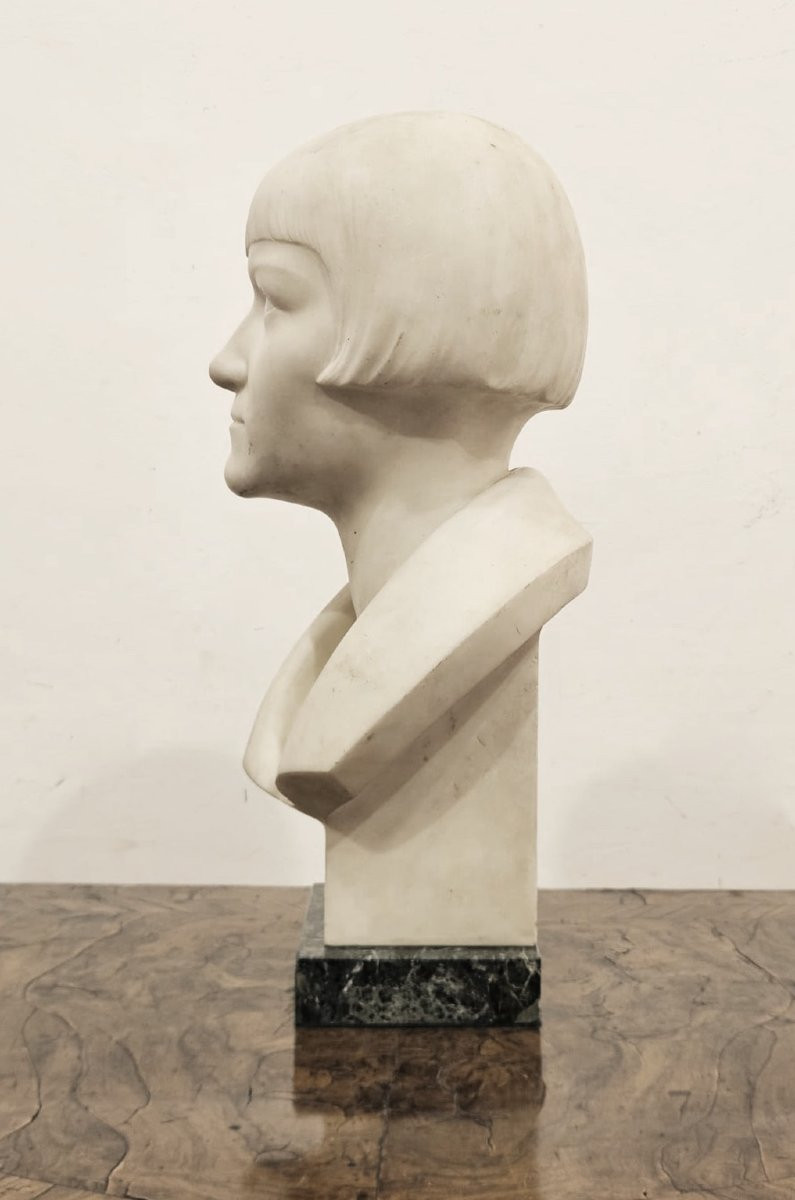 Busto femminile in marmo – Italia, periodo 1920–1930-photo-7