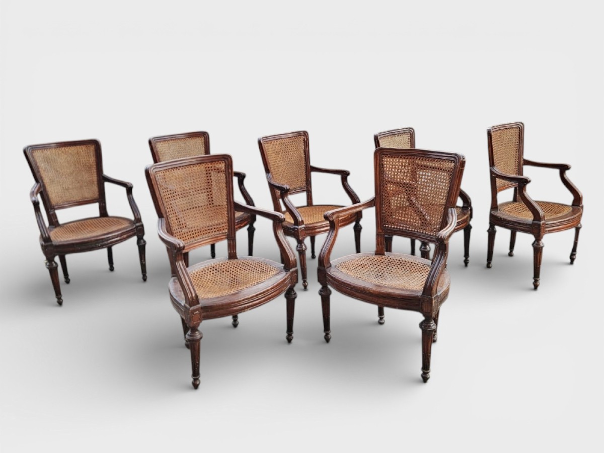 Serie di 7 poltroncine Luigi XVI in noce
