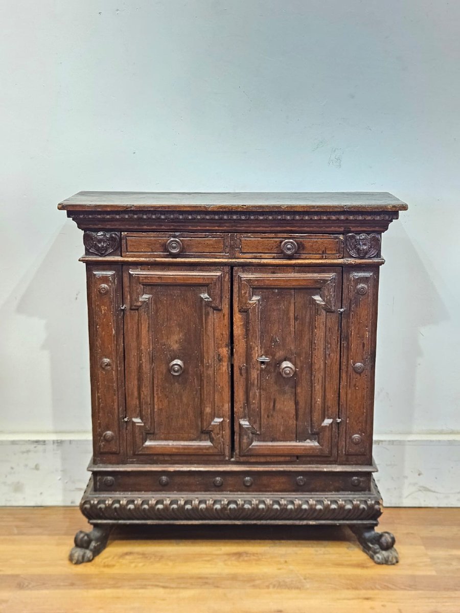 Piccola credenza in noce – XVII secolo-photo-3