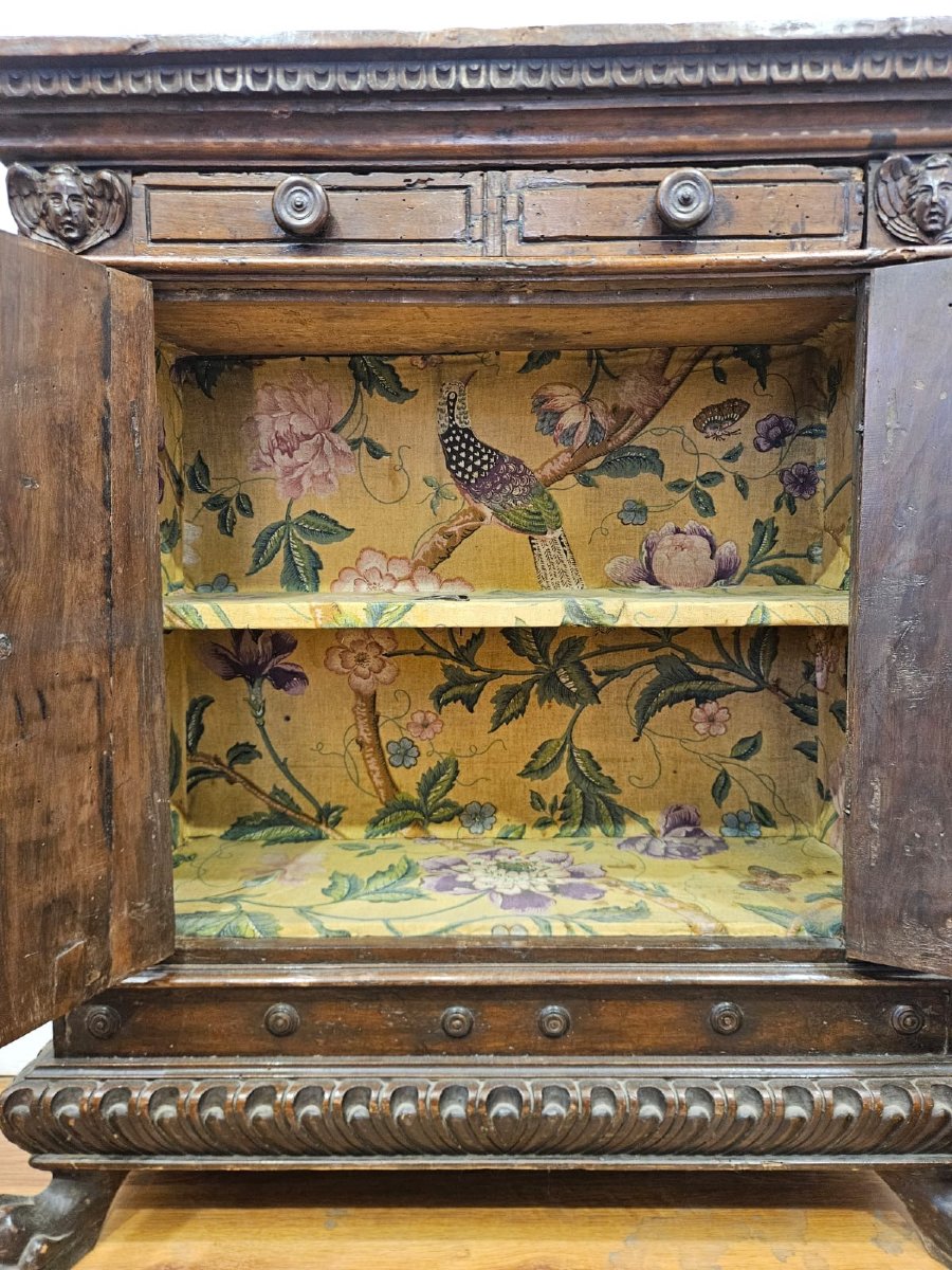 Piccola credenza in noce – XVII secolo-photo-2
