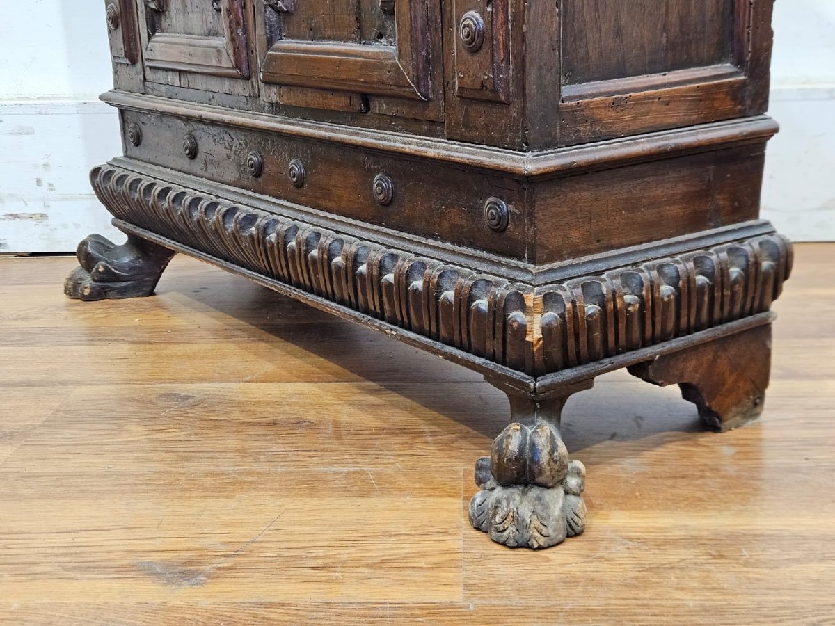 Piccola credenza in noce – XVII secolo-photo-5