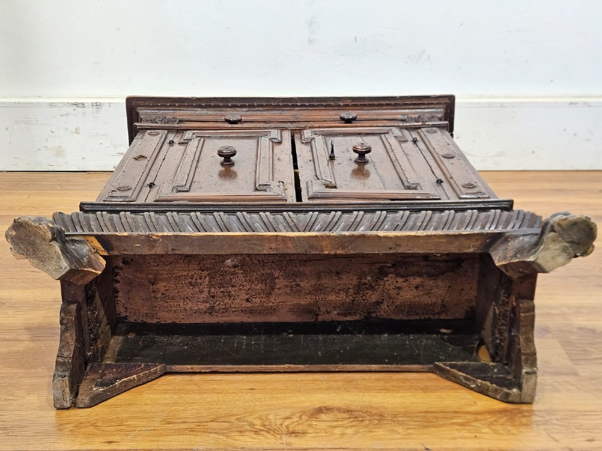 Piccola credenza in noce – XVII secolo-photo-7