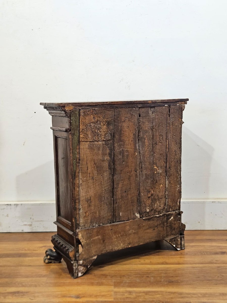 Piccola credenza in noce – XVII secolo-photo-8