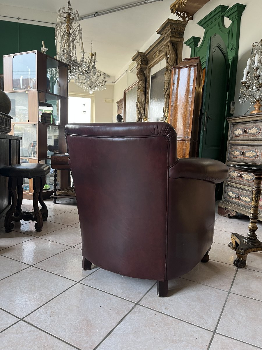 Coppia di poltrone in pelle con pouf poggiapiedi – XX secolo-photo-1