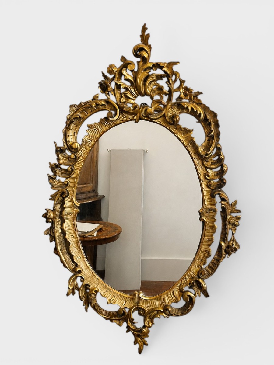 Specchiera ovale in legno intagliato e dorato a foglia – XIX secolo