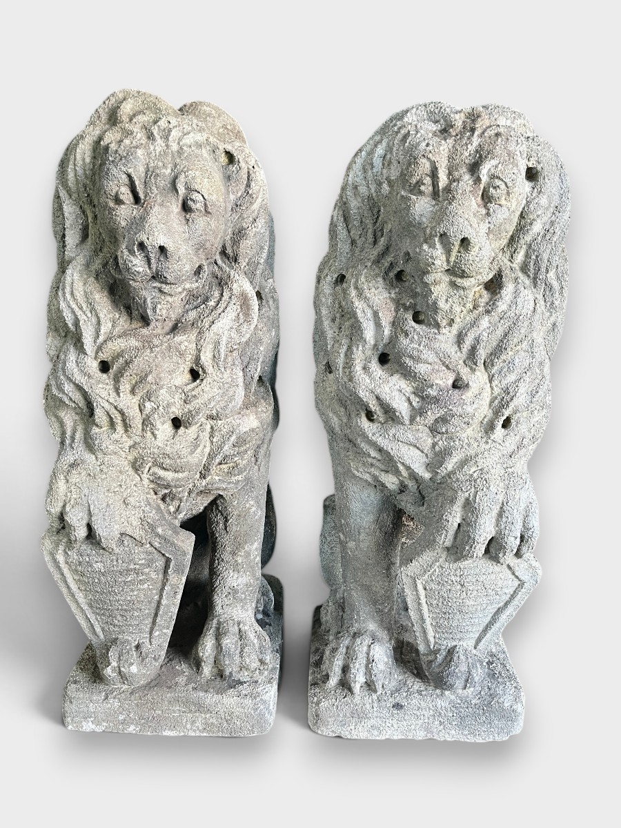 Coppia di leoni in pietra arenaria – Fine XIX secolo