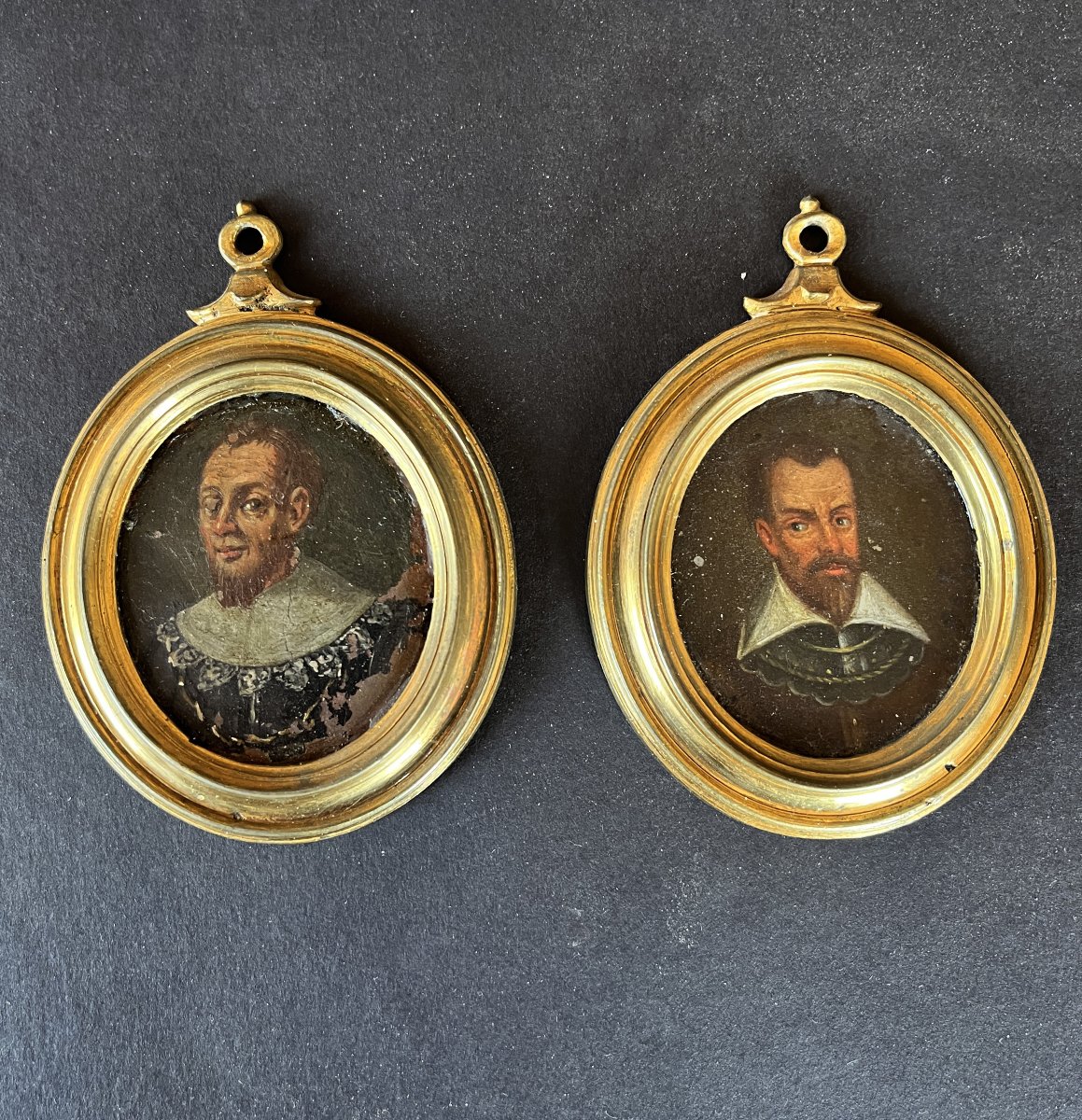 Coppia di miniature del XVII secolo dipinte su rame con cornici in bronzo.-photo-2