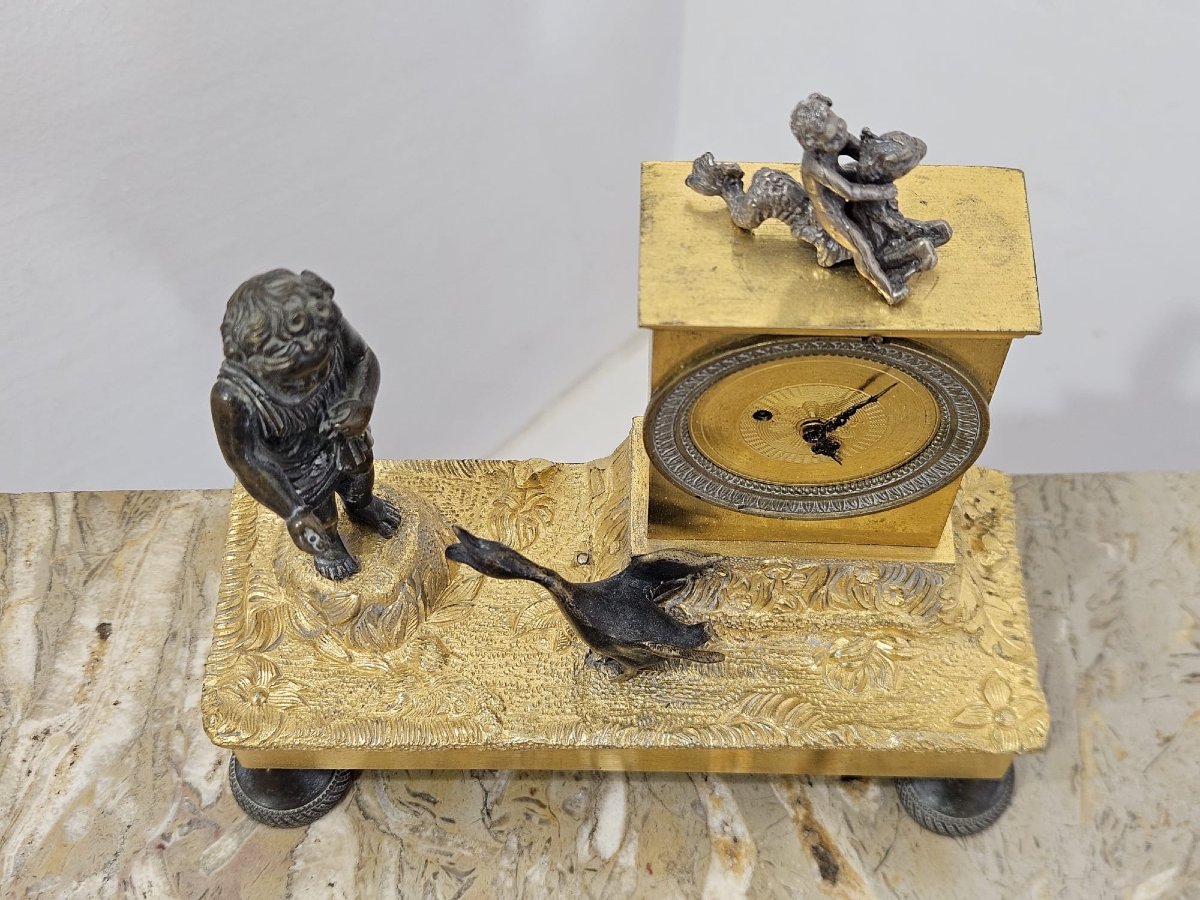 Orologio Impero in bronzo dorato e patinato con putto e oca – primi del XIX sec.-photo-2