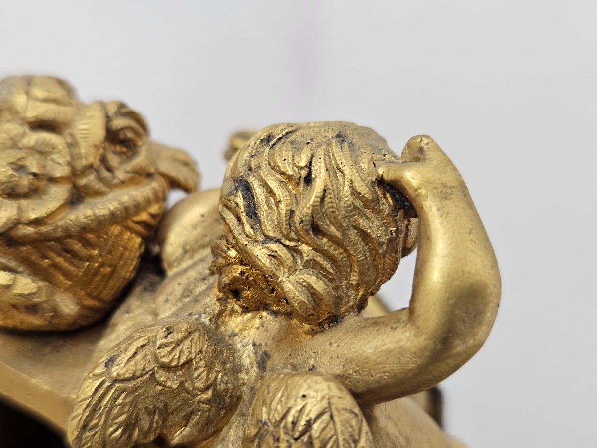 Orologio Impero in bronzo dorato e patinato con putto e oca – primi del XIX sec.-photo-1