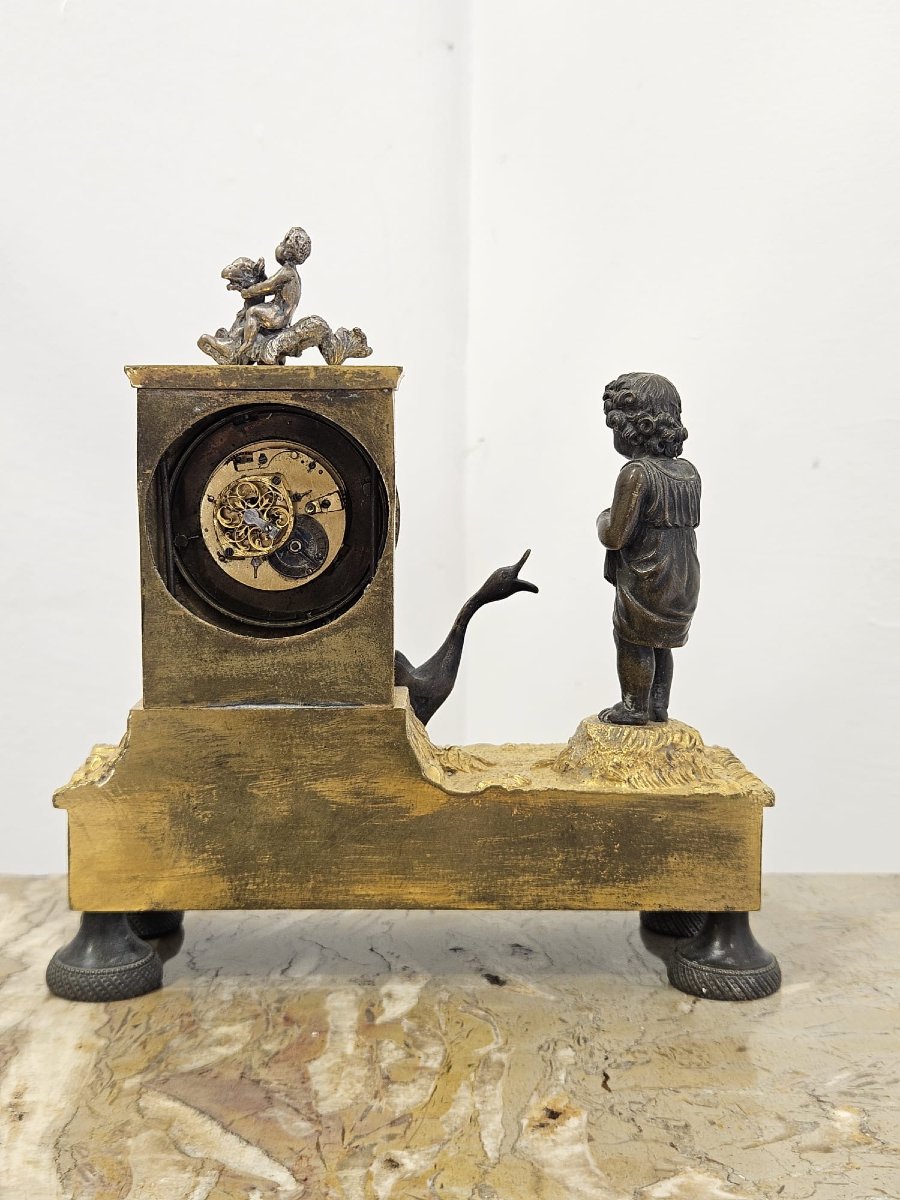 Orologio Impero in bronzo dorato e patinato con putto e oca – primi del XIX sec.-photo-6